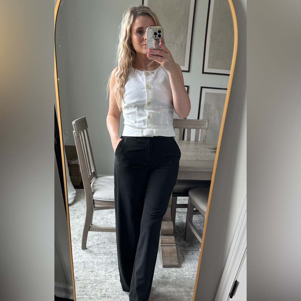 White Button-Up Tank Top Work Blouse - Picture 4 of 4